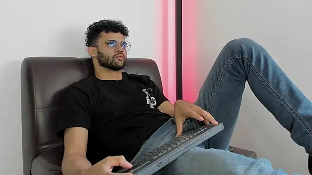 andrewChris  online show from 09/16/25, 09:38