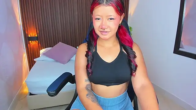 aurora johnson  online show from 03/09/25, 02:18