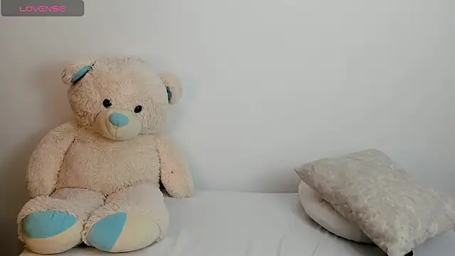 aurora johnson  online show from 11/13/25, 06:06