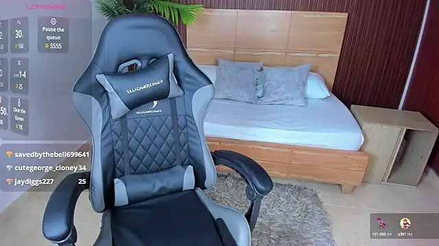 aurora johnson  online show from 03/18/25, 08:50