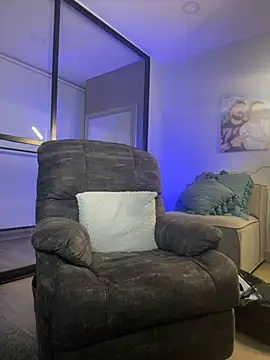 Snapshot of DimitriSullivan_ chatting on 03/02/25, 03:24 DimitriSullivan online show from 03/02/25, 03:24