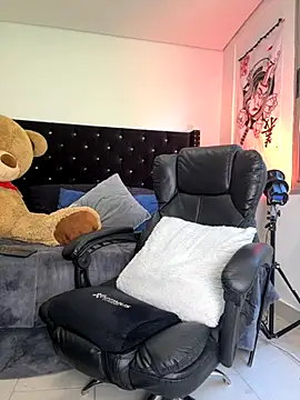 DimitriSullivan  online show from 11/12/25, 06:45