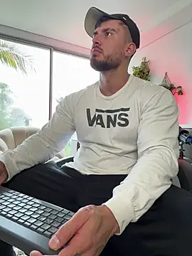 DimitriSullivan  online show from 12/05/25, 01:43