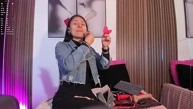 Ella Rousse online show from 09/18/25, 12:19