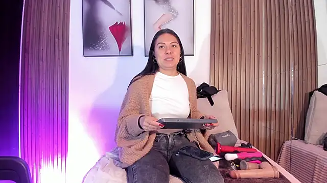 Ella Rousse online show from 02/14/26, 03:56