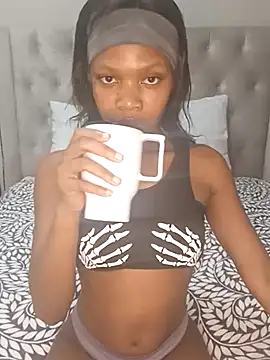 Snapshot of RayaBae chatting on 01/05/26, 10:57 RayaBae online show from 01/05/26, 10:57