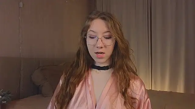 Snapshot of MoiraHilby chatting on 01/25/25, 04:57 MoiraHilby online show from 01/25/25, 04:57