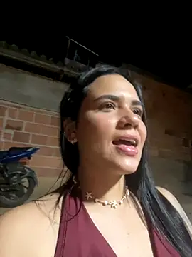 Snapshot of Leyna_Kenet chatting on 11/29/25, 03:28 Leyna Kenet online show from 11/29/25, 03:28