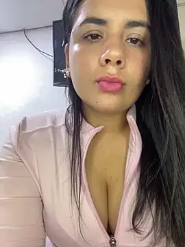 Snapshot of Leyna_Kenet chatting on 02/15/26, 11:36 Leyna Kenet online show from 02/15/26, 11:36