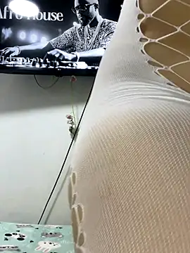 Snapshot of Leyna_Kenet chatting on 11/07/25, 09:52 Leyna Kenet online show from 11/07/25, 09:52