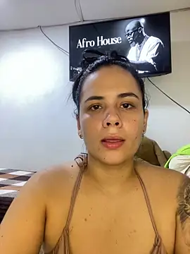 Snapshot of Leyna_Kenet chatting on 12/15/25, 12:49 Leyna Kenet online show from 12/15/25, 12:49