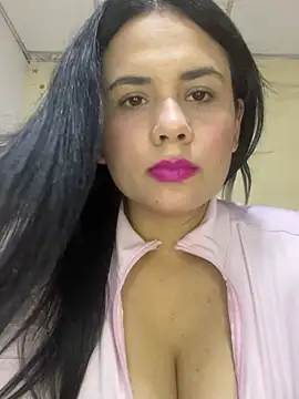 Leyna Kenet online show from 05/17/26, 01:38