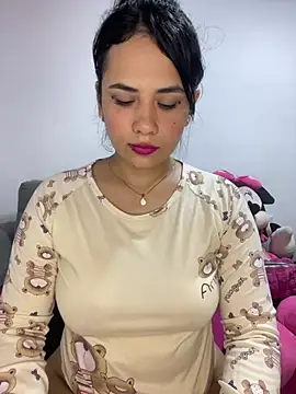 Snapshot of Leyna_Kenet chatting on 01/18/25, 04:15 Leyna Kenet online show from 01/18/25, 04:15