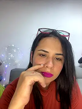 Snapshot of Leyna_Kenet chatting on 12/09/24, 02:56 Leyna Kenet online show from 12/09/24, 02:56