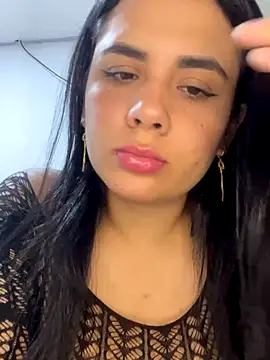 Snapshot of Leyna_Kenet chatting on 11/30/25, 08:42 Leyna Kenet online show from 11/30/25, 08:42