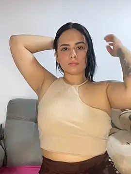 Snapshot of Leyna_Kenet chatting on 03/02/25, 12:09 Leyna Kenet online show from 03/02/25, 12:09