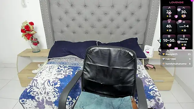 Snapshot of Sapphiraa chatting on 12/29/24, 03:22 Sapphiraa online show from 12/29/24, 03:22