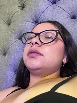 Snapshot of Sapphiraa chatting on 12/31/24, 12:54 Sapphiraa online show from 12/31/24, 12:54