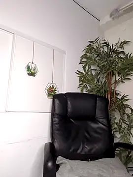 Snapshot of Ana-ya16 chatting on 11/13/25, 05:11 Ana-ya16 online show from 11/13/25, 05:11