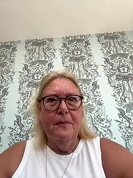 MoistCurveyChanel online show from 07/15/26, 08:54
