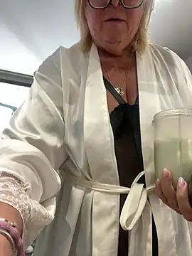 MoistCurveyChanel online show from 07/12/26, 10:49