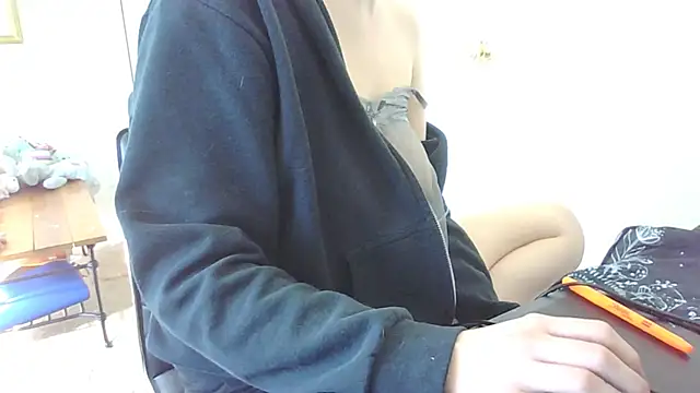 Snapshot of livcutebaby chatting on 12/19/24, 07:07 livcutebaby online show from 12/19/24, 07:07