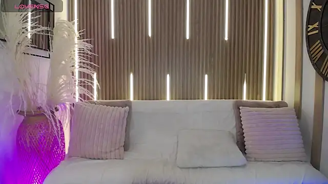 Aniie Doll online show from 11/21/25, 08:30