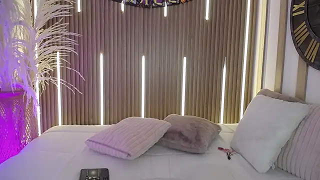 Aniie Doll online show from 10/17/25, 08:21