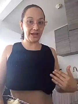 Snapshot of nicolle_milf1978 chatting on 06/10/26, 12:50 nicolle milf1978 online show from 06/10/26, 12:50