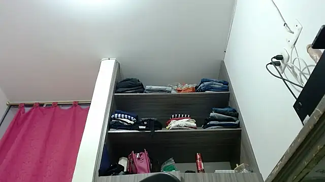 nicolle milf1978 online show from 04/24/26, 11:07