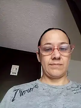 nicolle milf1978 online show from 04/27/26, 01:31