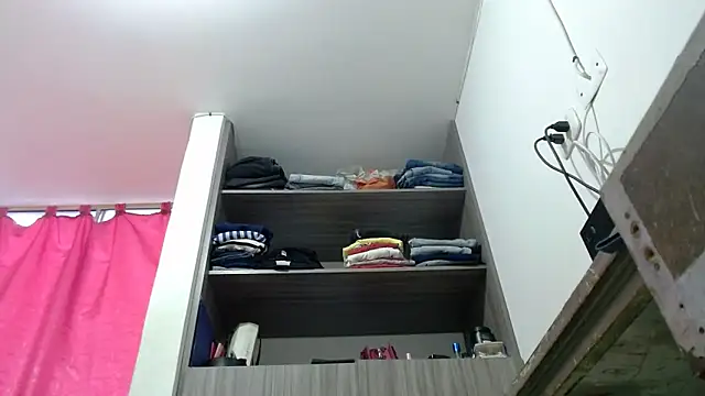 nicolle milf1978 online show from 04/17/26, 10:34