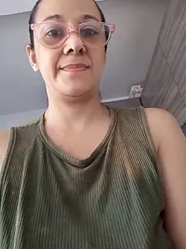 Snapshot of nicolle_milf1978 chatting on 06/30/26, 01:44 nicolle milf1978 online show from 06/30/26, 01:44