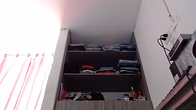 nicolle milf1978 online show from 02/26/26, 01:00