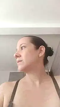 nicolle milf1978 online show from 10/25/25, 03:56