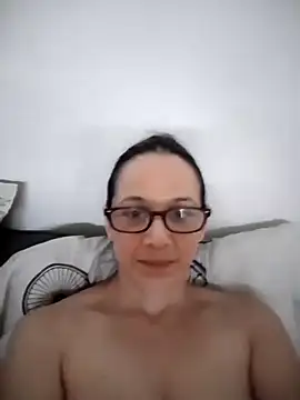 nicolle milf1978 online show from 05/26/26, 11:41