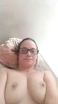 Snapshot of nicolle_milf1978 chatting on 10/17/25, 11:34 nicolle milf1978 online show from 10/17/25, 11:34