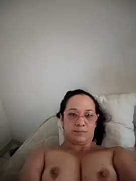 nicolle milf1978 online show from 05/03/26, 12:42