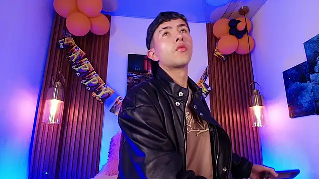 Noah Xitruxx online show from 10/28/25, 02:45