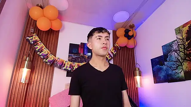 Noah Xitruxx online show from 10/22/25, 02:33