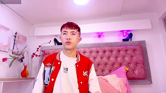 Noah Xitruxx online show from 11/12/25, 01:04