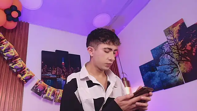 Noah Xitruxx online show from 11/03/25, 03:34