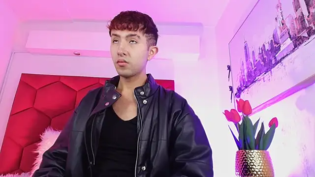 Noah Xitruxx online show from 12/04/25, 01:10