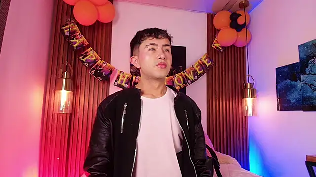 Noah Xitruxx online show from 10/26/25, 02:45