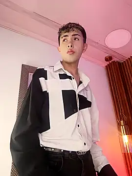 Snapshot of Noah_Xitruxx chatting on 10/03/25, 01:12 Noah Xitruxx online show from 10/03/25, 01:12