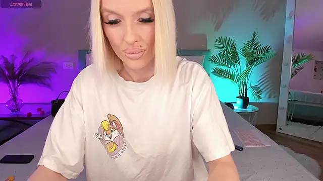 Lana kitty   online show from 05/03/26, 09:29
