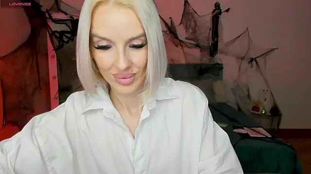 Lana kitty   online show from 10/26/25, 11:27