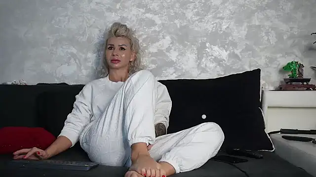 SquirtyFit Devil online show from 11/15/25, 09:57