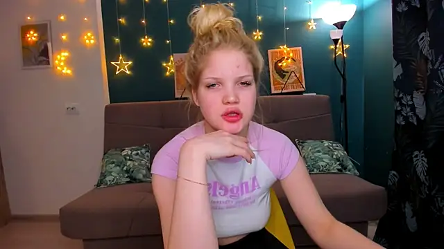 Snapshot of Xloe_Queen chatting on 01/25/25, 11:13 Xloe Queen online show from 01/25/25, 11:13