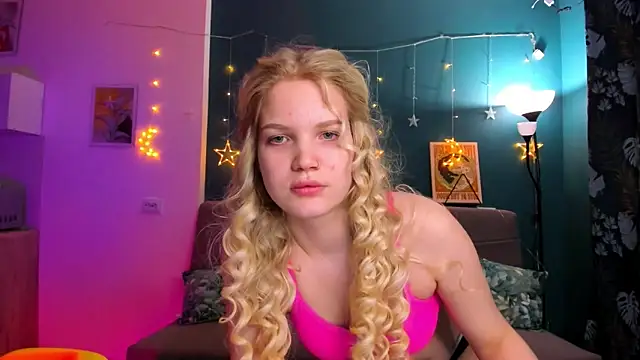 Snapshot of Xloe_Queen chatting on 03/05/25, 01:28 Xloe Queen online show from 03/05/25, 01:28